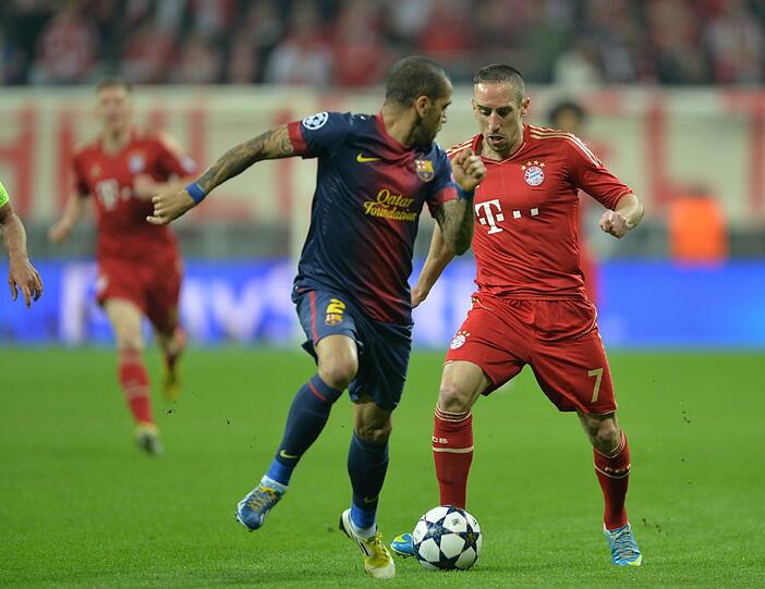 FRANCK RIBERY: Note 2. Das ungewöhnlichste Spiel seiner Laufbahn: Von Alves als zweiter Linksverteidiger anfangs rund gespielt. Gab aber nie auf, lief wie ein Windhund die Bahn rauf und runter. Chapeau!