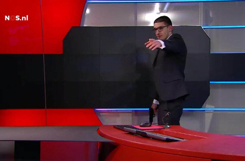 Mit einer Waffe in der Hand ist der Mann in das TV-Studio eingedrungen und forderte Redezeit.