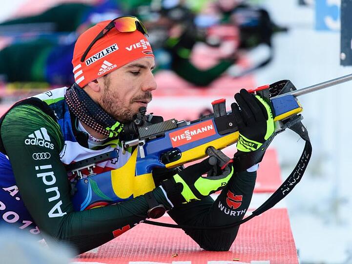 Biathlet Arnd Peiffer am Schießstand.