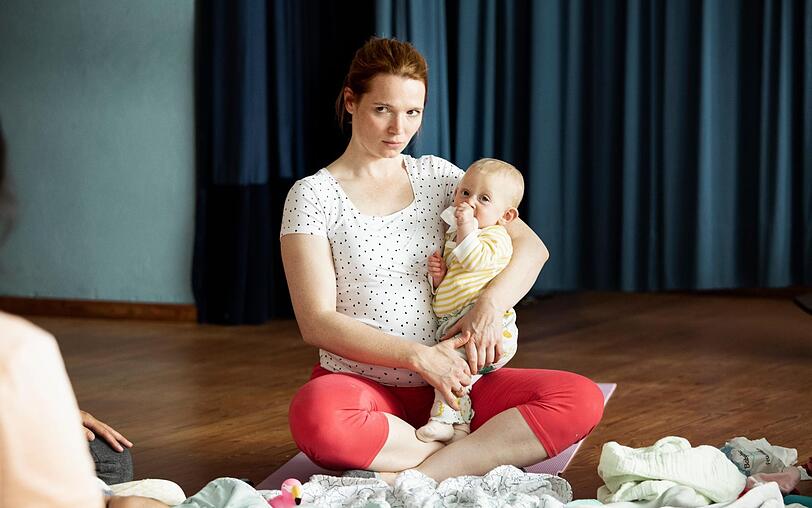 Sonja hadert seit der Geburt ihres Babys mit ihrem neuen Leben. W&auml;hrend ihr Mann st&auml;ndig arbeitet, k&uuml;mmert sie sich um das Kind. Dabei w&uuml;rde sie auch gerne zur&uuml;ck in ihren Beruf - und zur&uuml;ck in ihren fr&uuml;heren K&ouml;rper, in dem sie sich sexy und wohl f&uuml;hlte.