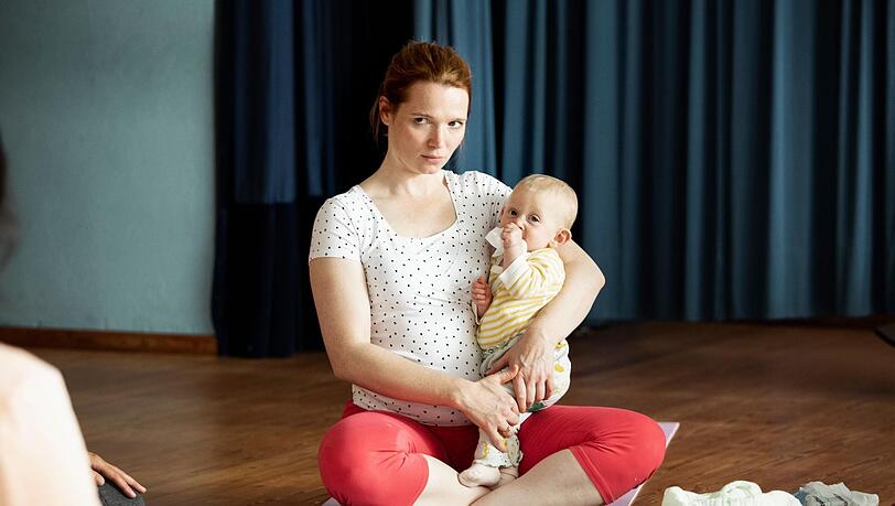 Sonja hadert seit der Geburt ihres Babys mit ihrem neuen Leben. W&auml;hrend ihr Mann st&auml;ndig arbeitet, k&uuml;mmert sie sich um das Kind. Dabei w&uuml;rde sie auch gerne zur&uuml;ck in ihren Beruf - und zur&uuml;ck in ihren fr&uuml;heren K&ouml;rper, in dem sie sich sexy und wohl f&uuml;hlte.