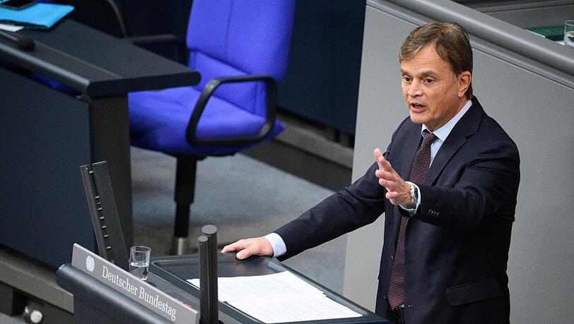 Bernd Baumann (AfD) spricht in der Plenarsitzung im Deutschen Bundestag.