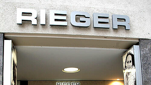 chließt für immer: das Pelzgeschäft an der Oper. chließt für immer: das Pelzgeschäft an der Oper.