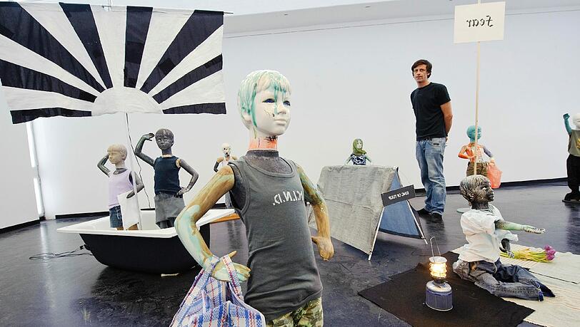 Ironisch, zeichenüberbordend und genial-grotesk: die Installation „Future Island“ von Tjorg Douglas Beer im Institut für moderne Kunst in Nürnberg. Ironisch, zeichenüberbordend und genial-grotesk: die Installation „Future Island“ von Tjorg Douglas Beer im Institut für moderne Kunst in Nürnberg.