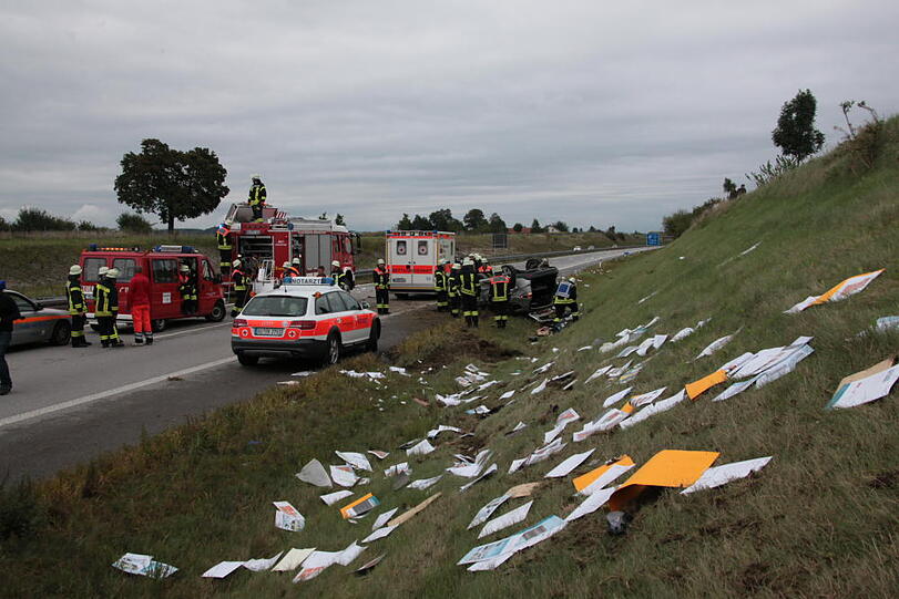 Bei einem Unfall auf der A94 wurden vier Personen verletzt.