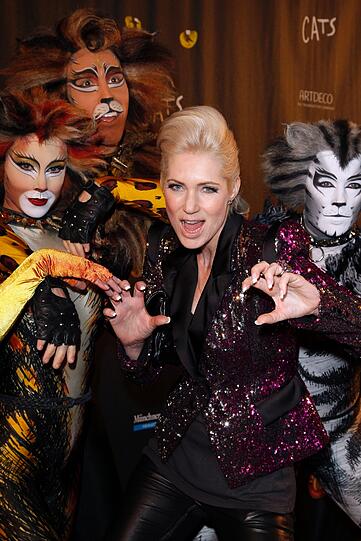 Frau Kern faucht mit den "Cats" um die Wette.