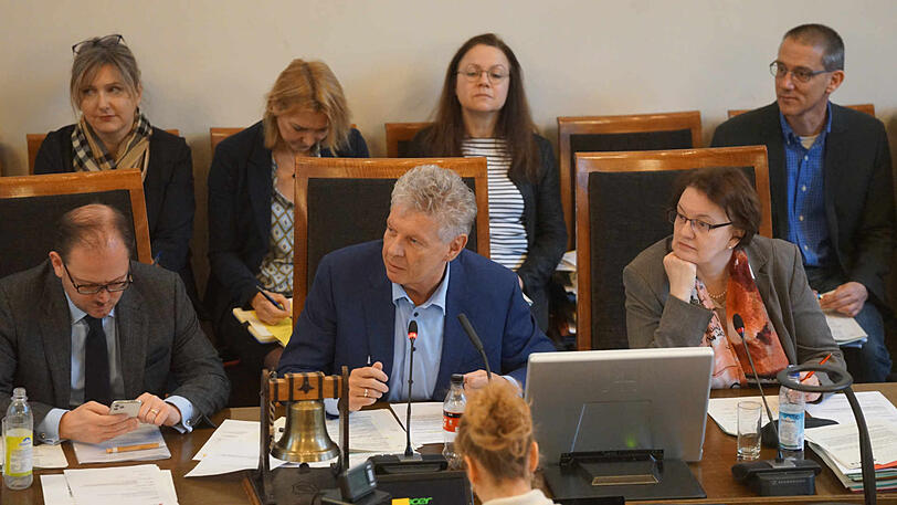 Die letzte Vollversammlung vor der Wahl: OB Dieter Reiter (m.) zwischen seinen Bürgermeistern Manuel Pretzl (CSU) und Christine Strobl (SPD).
