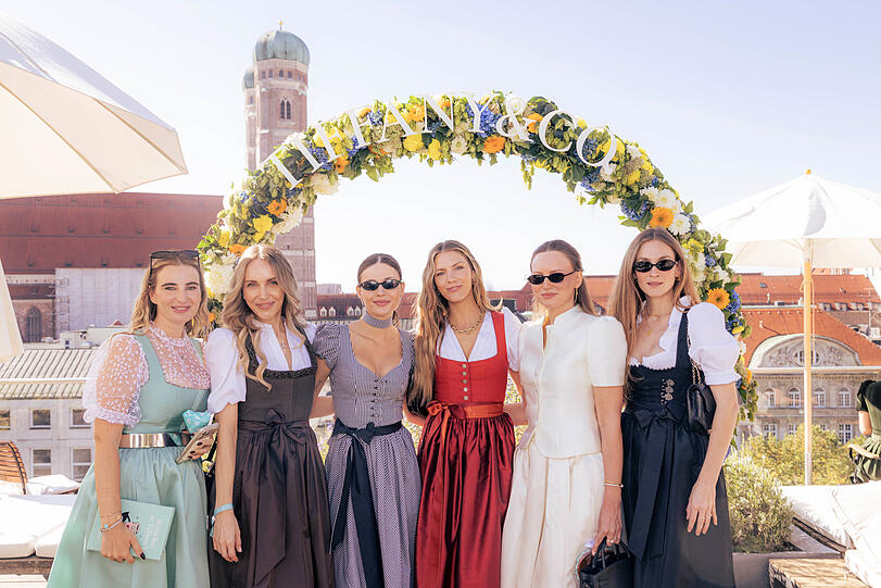 Promi-Aufgebot bei Tiffany im Bayerischen Hof: Models und TV-Moderatorinnen auf M&uuml;nchens sch&ouml;nster Dachterrasse.