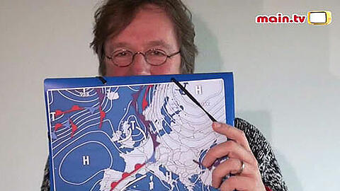 Im warmen Winterpulli machte Jörg Kachelmann seine erste Wettervorhersage. Er arbeitet jetzt beim Aschaffenburger Fernsehsender main.tv.