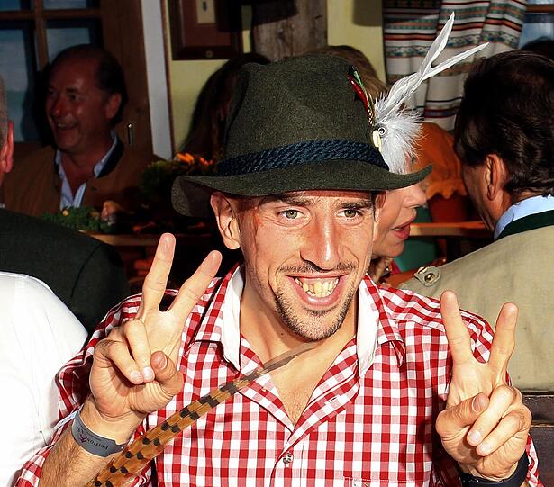 &bdquo;Eine Stunde mit dem Auto&ldquo;, sagt Franck Ribéry. Seine Augen glänzen. Er denkt an seine Heimat, sagt: &bdquo;Es ist schön, wieder hier zu sein und den französischen Norden zu spüren.&ldquo; So nah ist er in seiner Profikarriere nie an das raue Städtchen seiner Kindheit gekommen als nun im Zuge der Champions-League-Partie. Lille &ndash; auch ein Stück Heimat, ein unschönes jedoch.