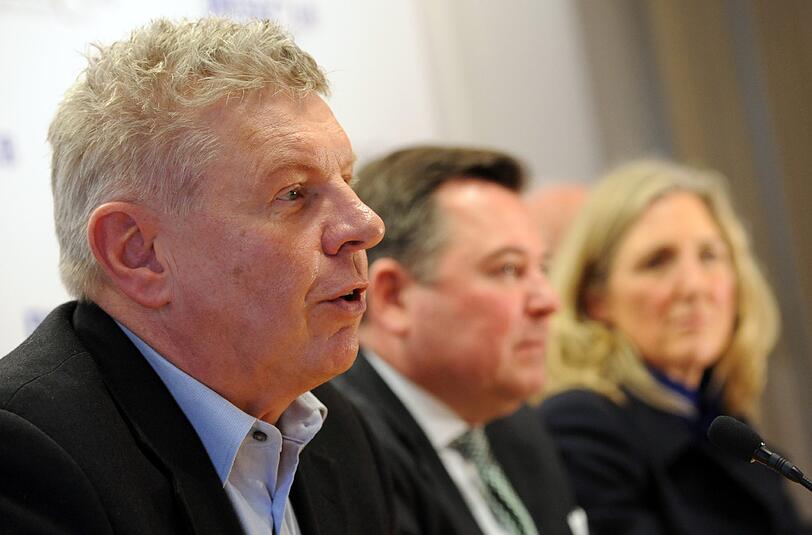 Haben sich geeinigt: Dieter Reiter (l.) und Seppi Schmid (m). Sabine Nallinger hatte das Nachsehen.