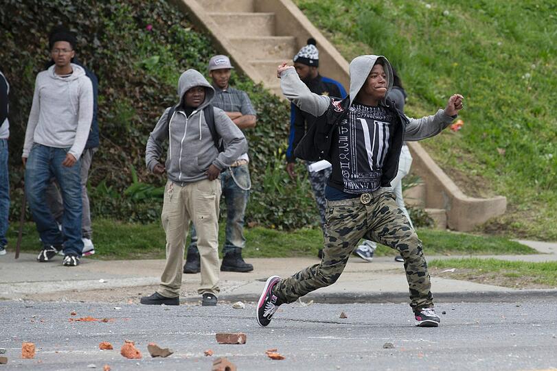 In Baltimore entlädt sich nach der Beerdigung Freddie Grays eine Welle der Gewalt. Die Bilder.