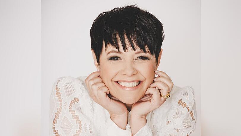 Francine Jordi bringt ihren Fans "Ein Stückchen Weihnacht" ins Wohnzimmer.