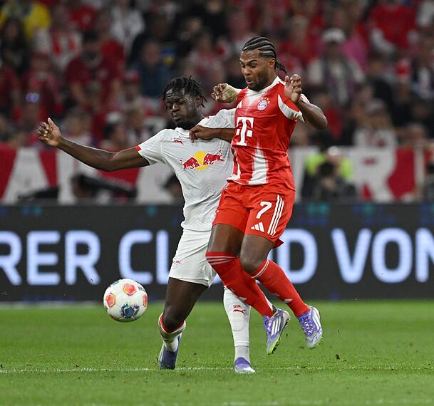Serge Gnabry (r) war ein Aktivposten und an mehreren Bayern-Toren beteiligt. Serge Gnabry (r) war ein Aktivposten und an mehreren Bayern-Toren beteiligt.
