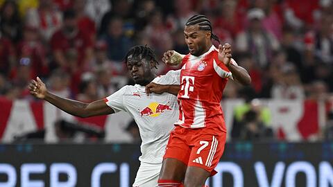 Serge Gnabry (r) war ein Aktivposten und an mehreren Bayern-Toren beteiligt.