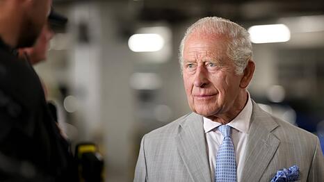 Einer der l&auml;ngsten Weggef&auml;hrten von K&ouml;nig Charles ist am Wochenende zur&uuml;ckgetreten.