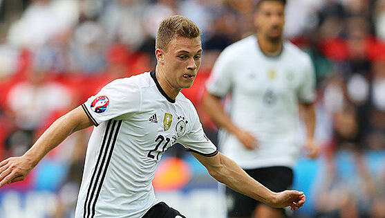 Wurde schon als "kleiner Philipp Lahm" bezeichnet: Joshua Kimmich. Wurde schon als "kleiner Philipp Lahm" bezeichnet: Joshua Kimmich.