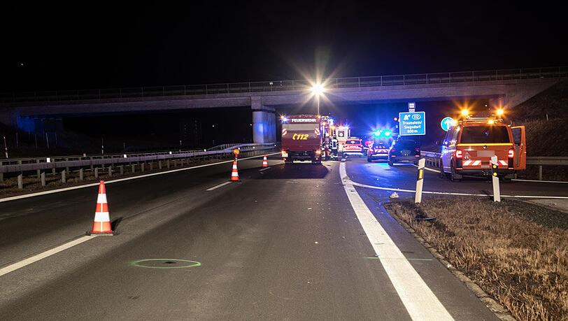 In der Nacht zum Sonntag kam es auf der A8 zu dem tragischen Unfall. In der Nacht zum Sonntag kam es auf der A8 zu dem tragischen Unfall.