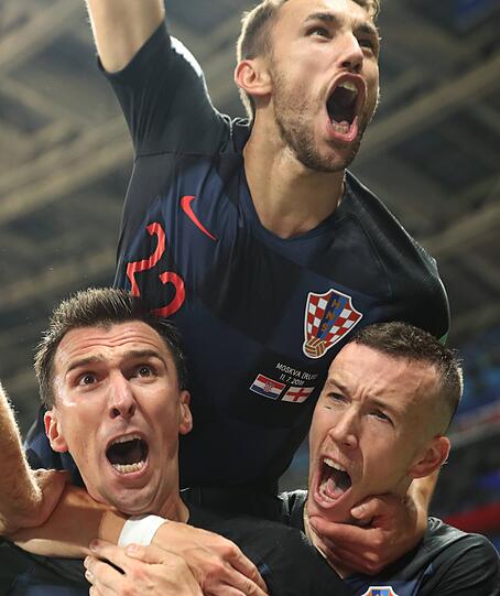 Nach dem Tor von Mario Mandzukic in der Verlängerung des WM-Halbfinals gegen England gab es für die kroatische Mannschaft kein Halten mehr.