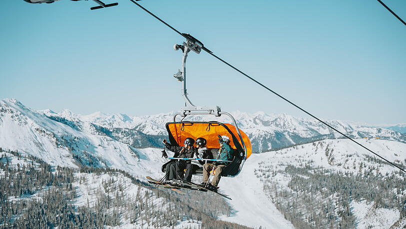 84 Liftanlagen bringen Sie auf über 760 bestens präparierte Skipisten. 84 Liftanlagen bringen Sie auf über 760 bestens präparierte Skipisten.