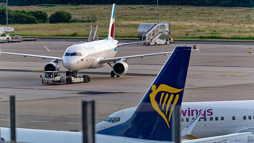 Eurowings und Ryanair bieten Direktflüge von deutschen Flughäfen an. Eurowings und Ryanair bieten Direktflüge von deutschen Flughäfen an.