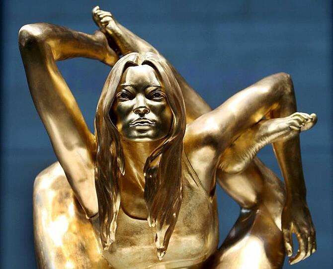 Eine goldene Skulptur des Models schaffte es sogar ins British Museum.