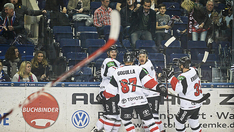 Die Kölner Haie schlagen die Eisbären Berlin mit 3:2 und treffen jetzt auf den EHC. Die Kölner Haie schlagen die Eisbären Berlin mit 3:2 und treffen jetzt auf den EHC.
