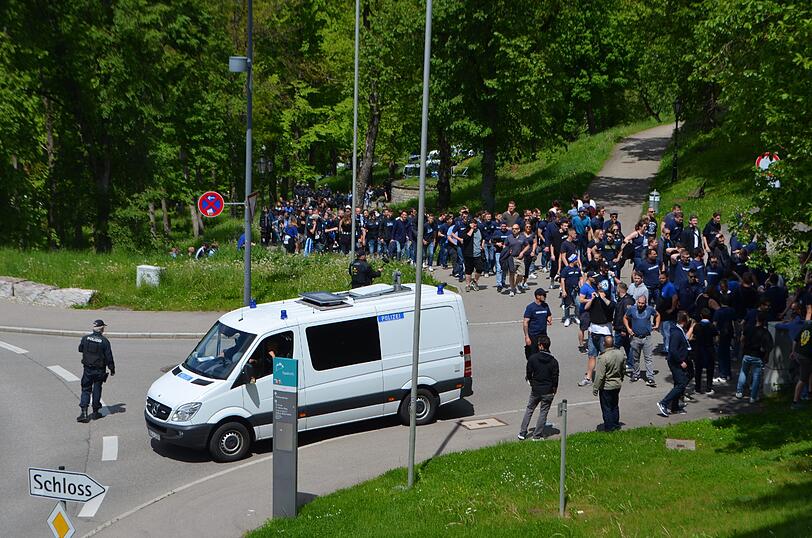 Die Bilder von der Ankunft der Löwen im beschaulichen Heidenheim.