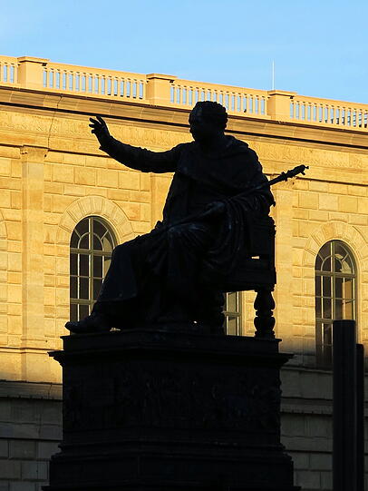Dank des Spiels mit dem Schatten, erscheint König Max I. Joseph mal in einem ganz anderen Licht...