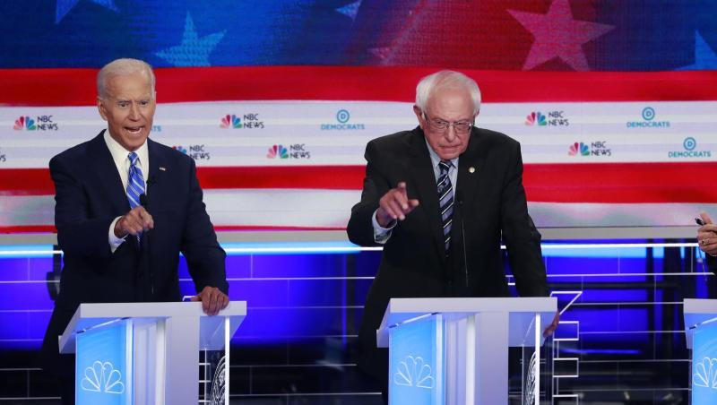 In der ersten TV-Debatte der demokratischen Präsidentschaftsbewerber für die US-Wahl 2020 stellten sich der ehemalige Vizepräsident Joe Biden (l-r), Senator Bernie Sanders und Senatorin Kamala Harris kritischen Fragen. In der ersten TV-Debatte der demokratischen Präsidentschaftsbewerber für die US-Wahl 2020 stellten sich der ehemalige Vizepräsident Joe Biden (l-r), Senator Bernie Sanders und Senatorin Kamala Harris kritischen Fragen.