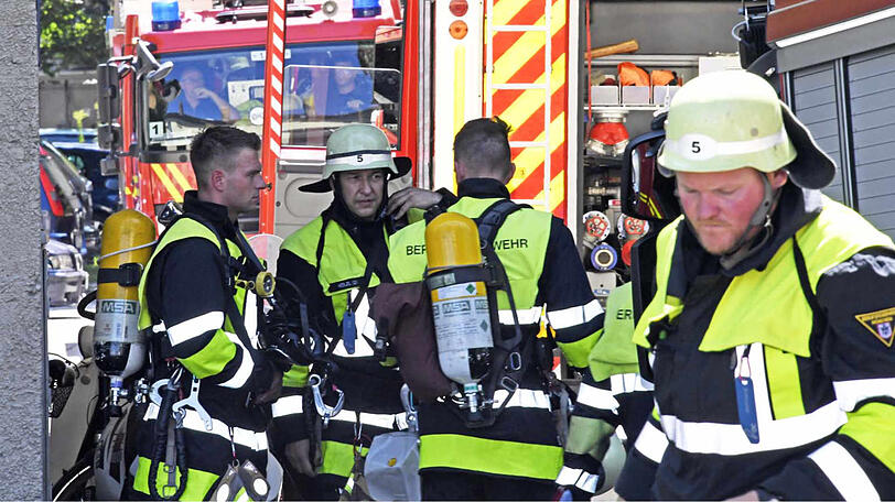Bilder vom Feuerwehreinsatz in der Anzinger Straße.