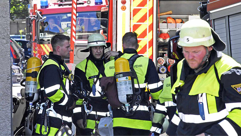 Bilder vom Feuerwehreinsatz in der Anzinger Straße. Bilder vom Feuerwehreinsatz in der Anzinger Straße.