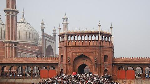 Demonstranten versammeln sich nach dem Freitagsgebet vor der Jama Masjid Moschee in Neu Delhi, um gegen das Staatsbürgerschaftsgesetz zu demonstrieren.
