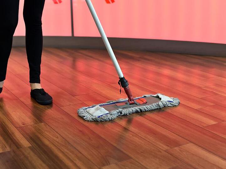 Ende September gab es in Deutschland laut Minijob-Zentrale rund 304.000 Mini-Jobber in Privathaushalten und knapp 6,7 Millionen in gewerblichen Unternehmen.