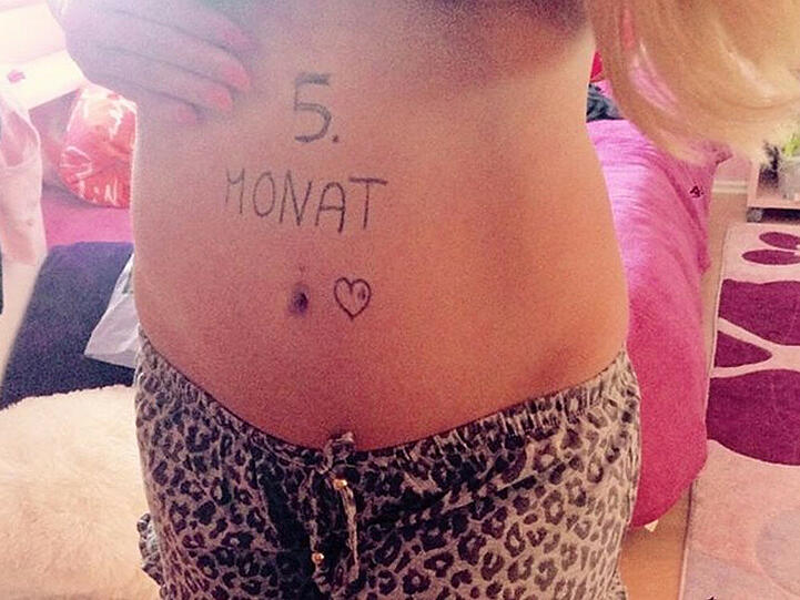 Daniela Katzenberger präsentiert stolz ihr wachsendes Babybäuchlein