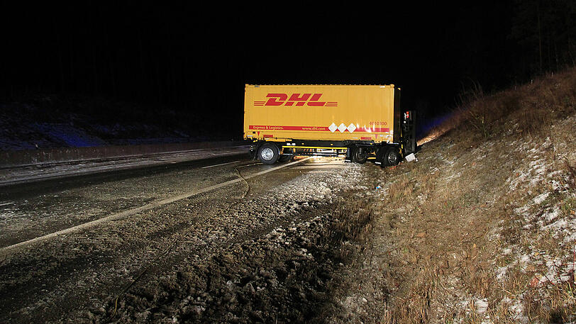 Auf der A71 ereigneten sich zwei Lkw-Unfälle unmittelbar nacheinander, einer davon mit tödlichem Ausgang. Die Bilder von der Unfallstelle.