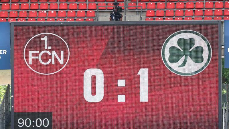 Den Spielstand mit 0:1 zeigt die Anzeigentafel beim letzten Aufeinandertreffen der beiden Teams im Stadion an.
