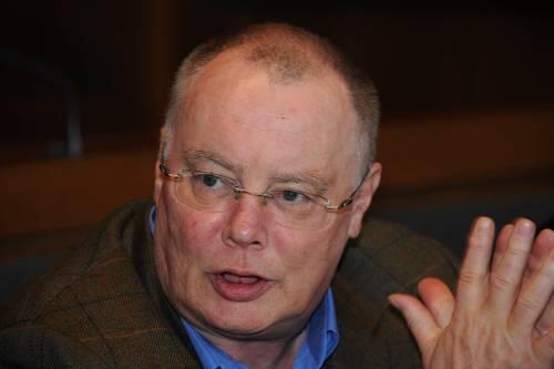 Es war ein gesellschaftspolitischer Auftrag: Auch als &bdquo;historische Aufgabe&ldquo; bezeichnete der Angeklagte Wilhelm Schelsky (59) gestern seine AUB-Tätigkeit ganz zum Wohle von Siemens.