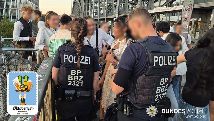 Bundespolizisten im Einsatz auf der Hackerbrücke. (Symbolbild).