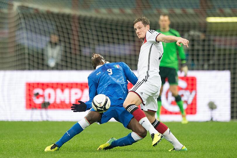 MARCELL JANSEN: Note 4
Kochte einmal Balotelli im Zweikampf ab, ansonsten wenig zielführende Vorstöße.