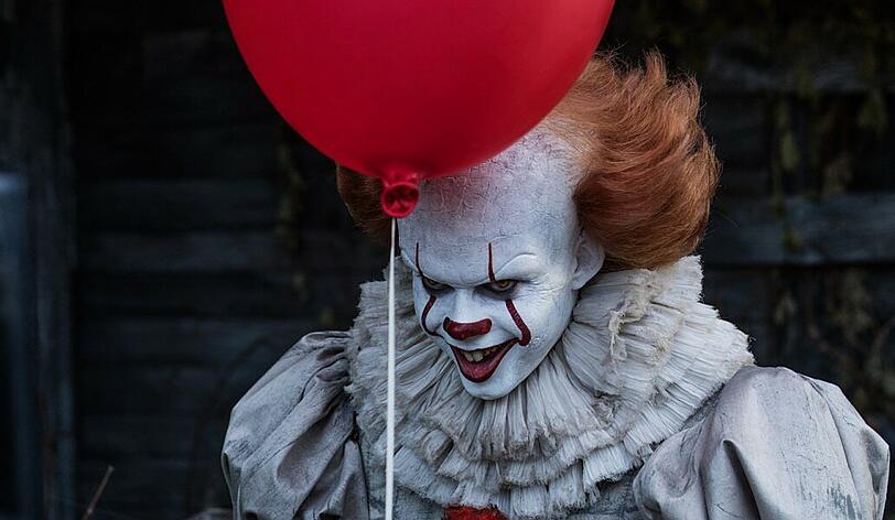 27 Jahre lang hatte das Image des Clowns Zeit, sich von Tim Curry zu erholen. Jetzt macht Bill Skarsgaard alles wieder kaputt.