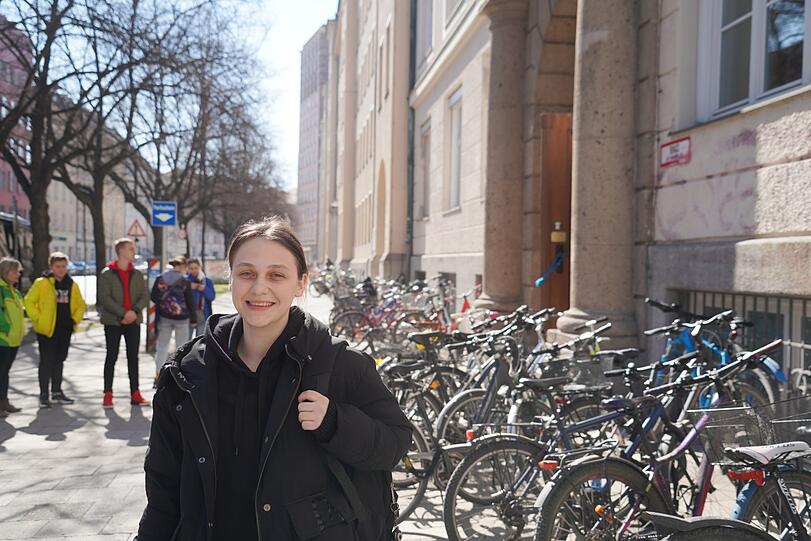 Seit zwei Wochen darf Lina (16) am Theresia-Gerhardinger-Gymnasium in eine Überbrückungsklasse für ukrainische Mädchen gehen.