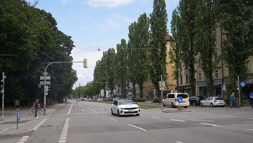 Auf neue Schutzelemente dürfen Radfahrer stadtauswärts zwischen Sendlinger Tor und Ziemssenstraße nicht hoffen.