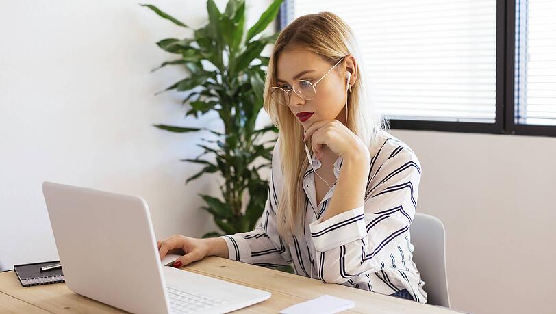 Der Frauenanteil ist in den meisten Top-10-Berufen geringer als der M&auml;nneranteil.