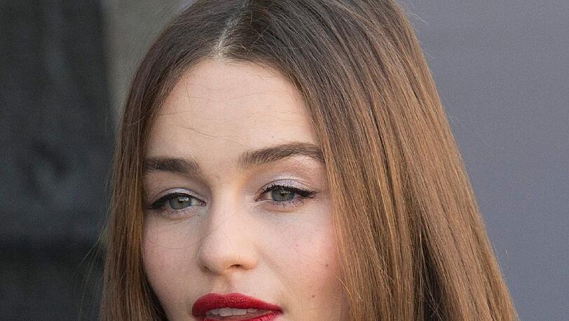 Emilia Clarke ist vom "Esquire" Magazin zur "Sexiest Woman Alive 2015" gekürt worden. Emilia Clarke ist vom "Esquire" Magazin zur "Sexiest Woman Alive 2015" gekürt worden.