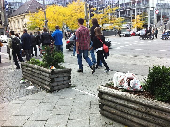 ... in den Blumenkübeln...