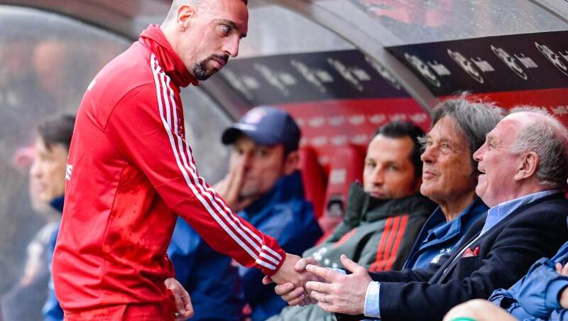 Hat noch keinen neuen Arbeitgeber aber gute Ratschläge für den FC Bayern: Franck Ribéry. Hat noch keinen neuen Arbeitgeber aber gute Ratschläge für den FC Bayern: Franck Ribéry.