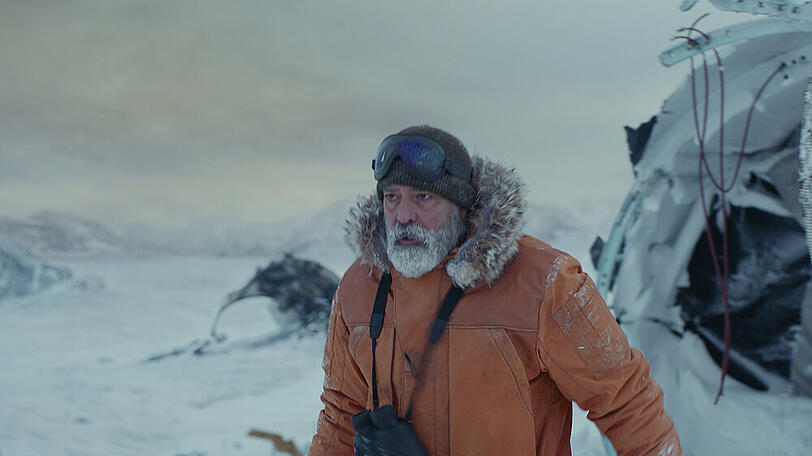 George Clooney mit dichtem Rauschebart in "The Midnight Sky".