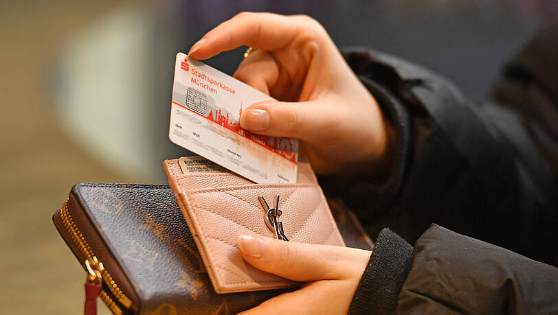 Die Stadtsparkasse änderte ihr Kontomodell: Jetzt zieht die Bank unserer Stadt erstmals Bilanz.