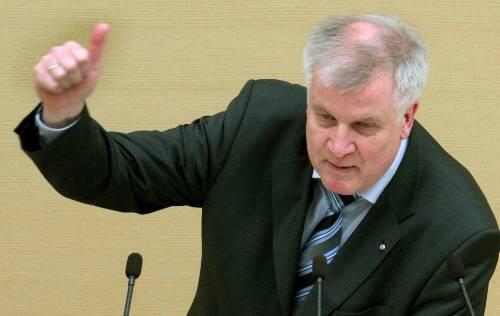 Horst Seehofer (CSU) ist sauer auf seine Augsburger Parteikollegen
